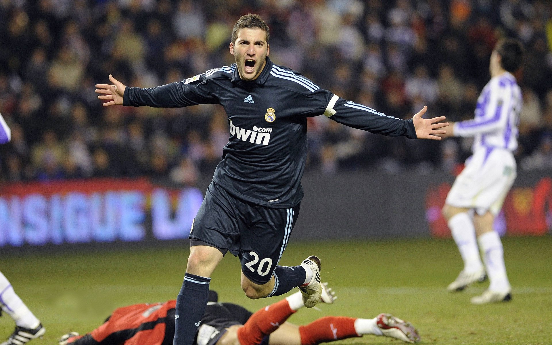 主帅接受专访分享执教理念谈及团队合作与精神建设，执教理念是什么